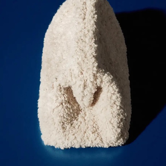 COS Teddy Clutch - Picture 4 of 7